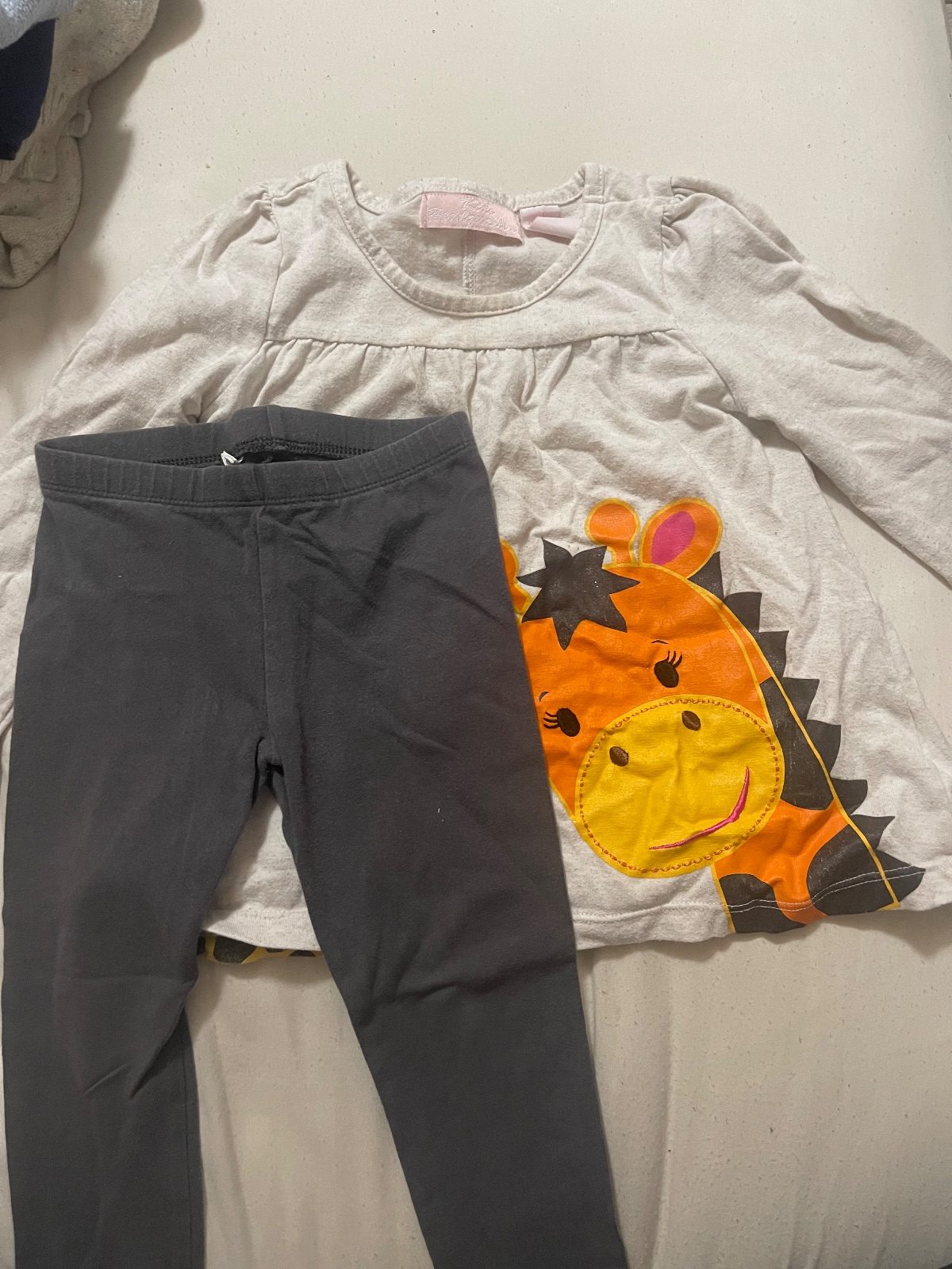 Grey Giraffe Long sleeve + Grey Tights